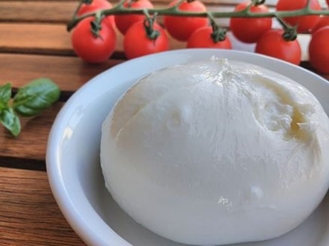 Fresh Burrata (4oz).